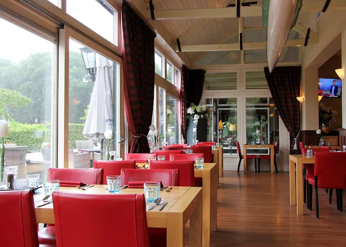 Hotell Bastion Het Loo 4*