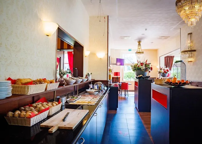 מלון Bastion Het Loo 4*