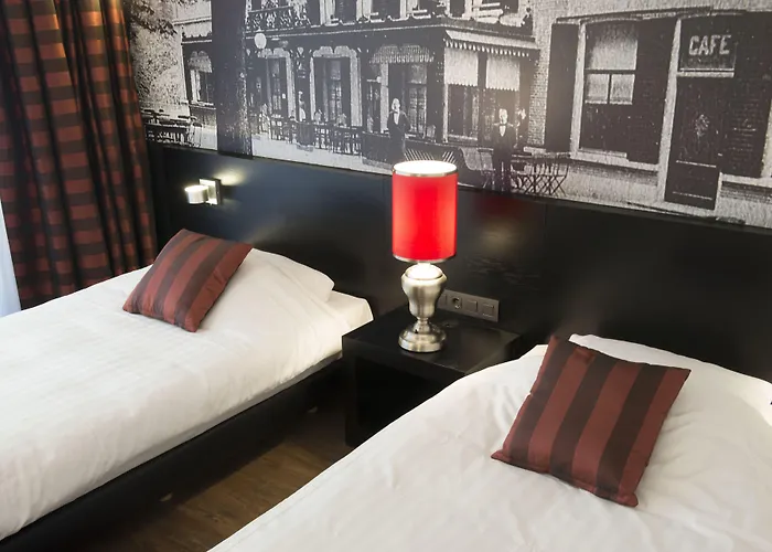 Bastion Het Loo מלון 4*