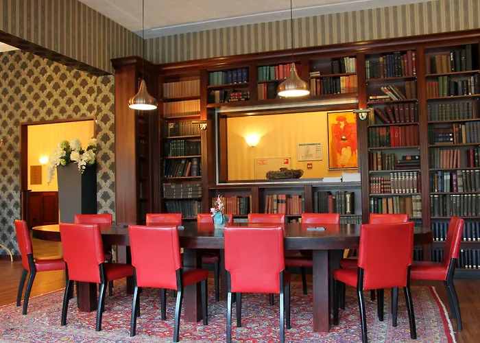 Bastion Het Loo מלון 4*